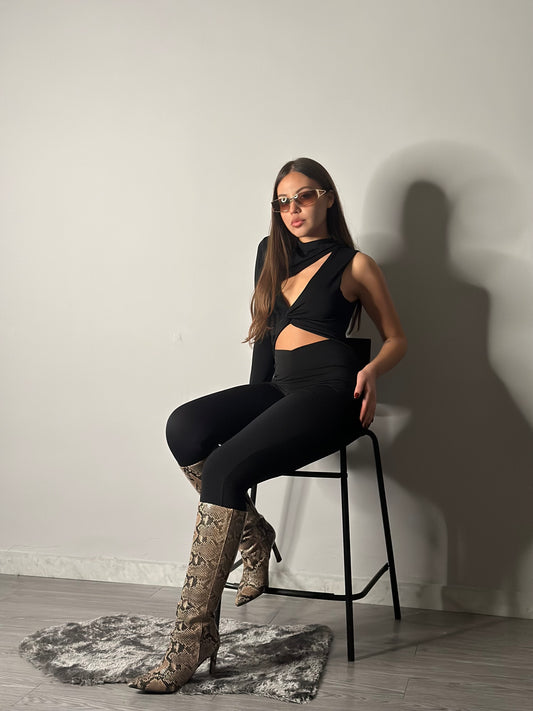 Jumpsuit Hole